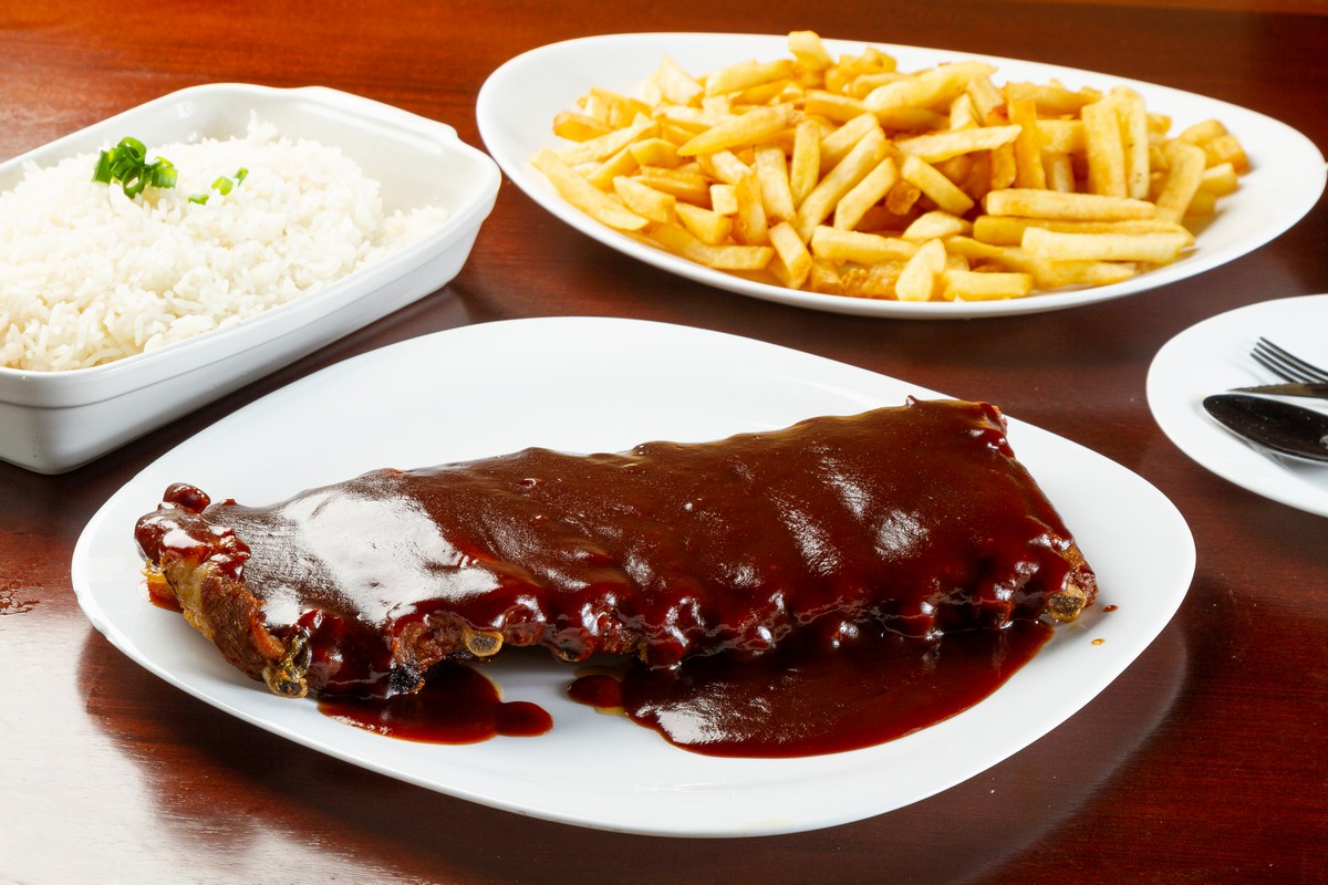 COSTELA SUÍNA AO BARBECUE